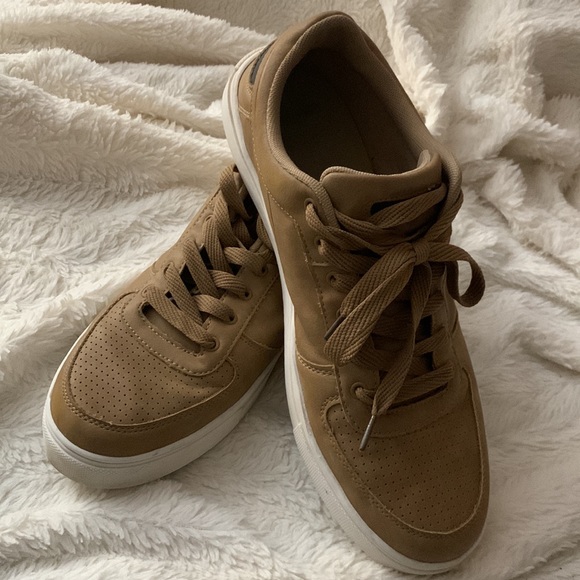 Tan faux leather shoes - Picture 2 of 6